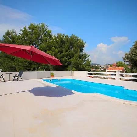 Holiday House Popic