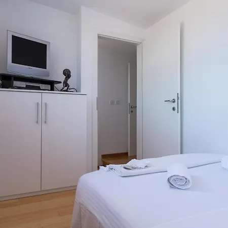 Holiday House Popic * Ražanj